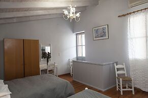Kasteli Suites