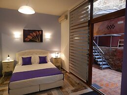 Kasteli Suites