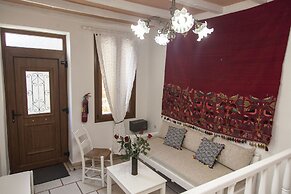 Kasteli Suites