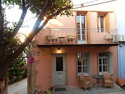 Kasteli Suites