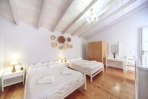 Kasteli Suites