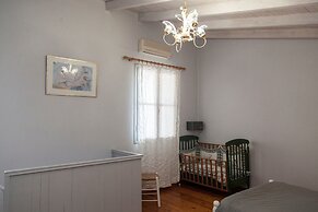 Kasteli Suites