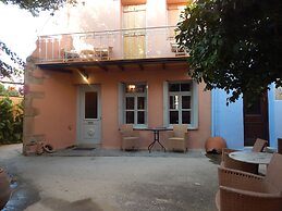 Kasteli Suites