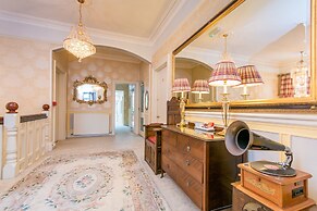 Grovefield Manor