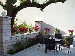 Neda Hotel