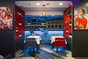 iQ Hotel Roma