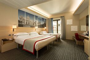 iQ Hotel Roma