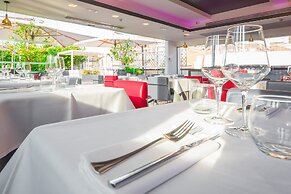 iQ Hotel Roma