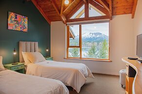 Peninsula Petit Hotel