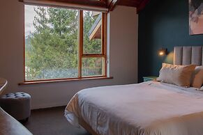 Peninsula Petit Hotel