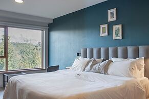 Peninsula Petit Hotel