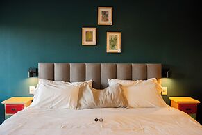Peninsula Petit Hotel