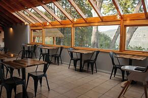 Peninsula Petit Hotel