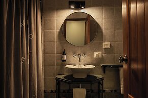 Peninsula Petit Hotel