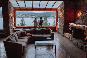 Peninsula Petit Hotel