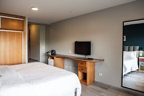 Peninsula Petit Hotel