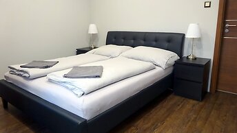Corvin Point Rooms and Apartments