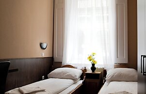 Corvin Point Rooms and Apartments