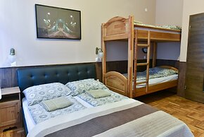 Corvin Point Rooms and Apartments