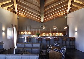 Kinsterna Hotel
