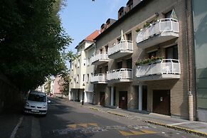Budavar Bed and Breakfast