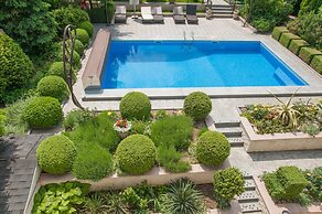 Diplomat Club Hotel