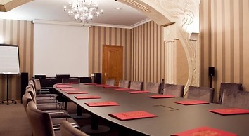 Diplomat Club Hotel