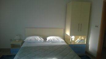 J & B Holiday House