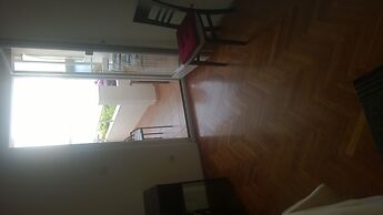 J & B Holiday House