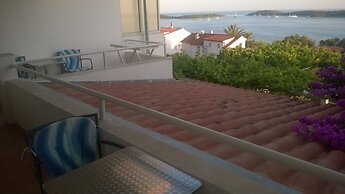 J & B Holiday House