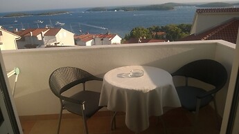 J & B Holiday House