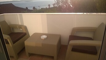 J & B Holiday House