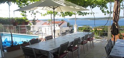 J & B Holiday House