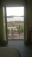 J & B Holiday House