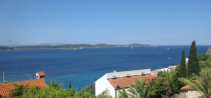 J & B Holiday House