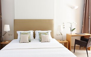 Chloe Hotel