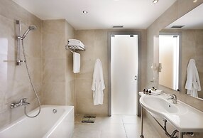 Chloe Hotel