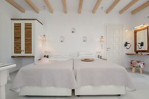 Birikos Studios & Apartments