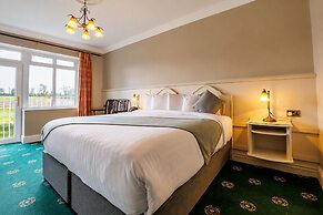 Lakeside Manor Hotel