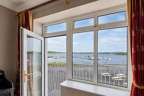 Lakeside Manor Hotel