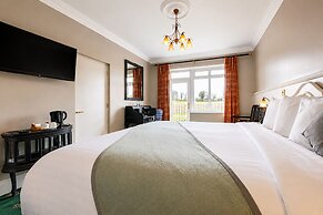 Lakeside Manor Hotel
