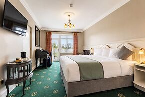 Lakeside Manor Hotel