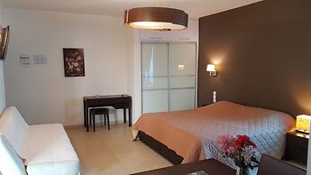 Cosmos Hotel