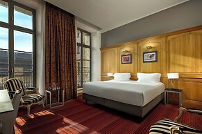 Hotel de Bourgtheroulde, Autograph Collection