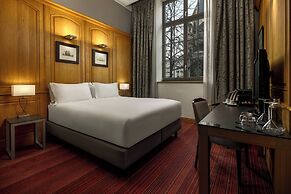 Hotel de Bourgtheroulde, Autograph Collection