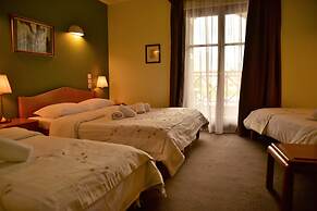 Mont Helmos Hotel
