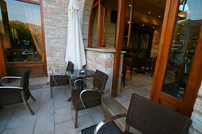 Mont Helmos Hotel