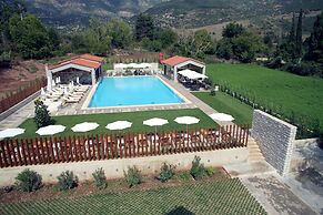 Mont Helmos Hotel