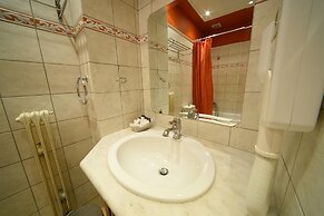 Mont Helmos Hotel
