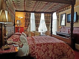 Lauderville Guest House